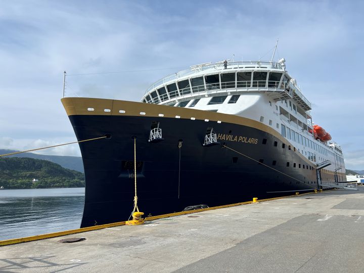 Havila Polaris ved Storneskaia i Ålesund.