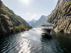 Havila Castor i Trollfjorden.