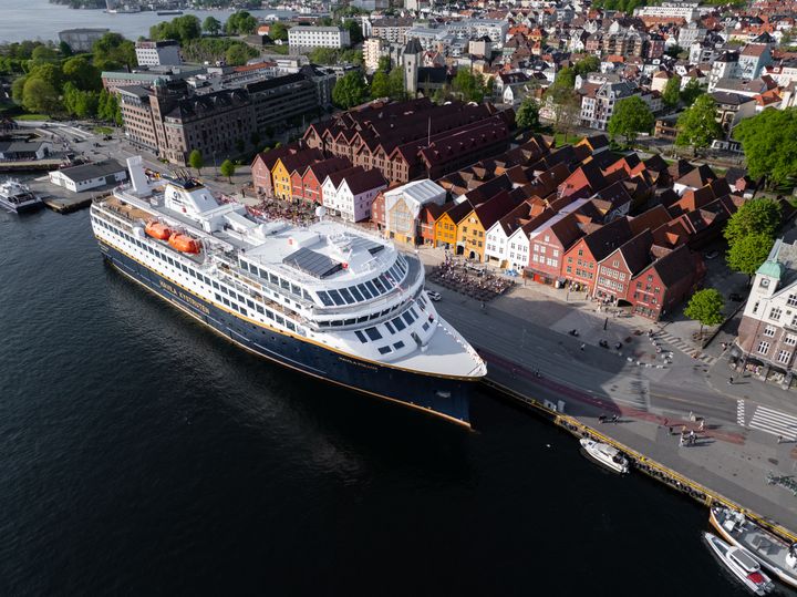 Havila Pollux ved Bryggen i Bergen.