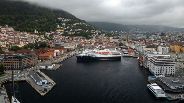 Havila Kystruten i Vågen i Bergen.