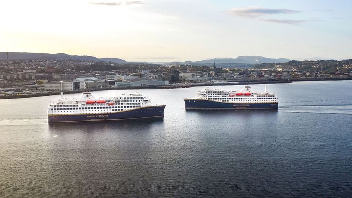 Havila Capella og Havila Polaris møtes utenfor Trondheim.
