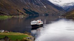 Havila Polaris i Hjørundfjorden