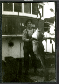 En ung Per Sævik på torskefiske