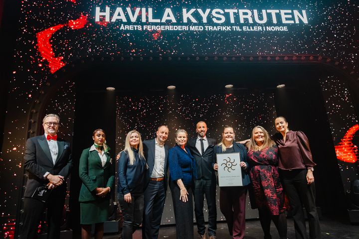 Havila Kystruten vant prisen som «Årets fergerederi med trafikk i eller til Norge» under Grand Travel Awards 2026.