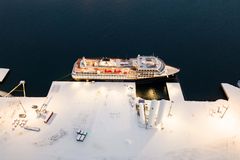 Havila Polaris bunkrer biogass ved Polarbase utenfor Hammerfest i november 2025.