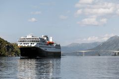 Havila Castor på vei mot Trollfjorden.