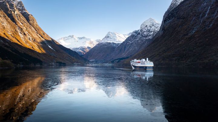 Havila Polaris in Hjørundfjorden. (Photo: Oclin)