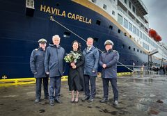 From left: Hotelmanager Anton Abrahamsen, chairman of the board, Per Sævik, godmother Hege Sævik Rabben, CEO Bent Martini and captain Tom-Rune Einarsen.