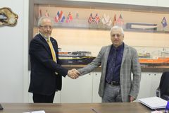 Havila Castor delivered. Arne Johan Dale, CFO of Havila Kystruten and Mehmet Gazioğlu, CEO of the Tersan shipyard.