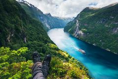 Illustrasjon av Havila Kystruten i Geirangerfjorden