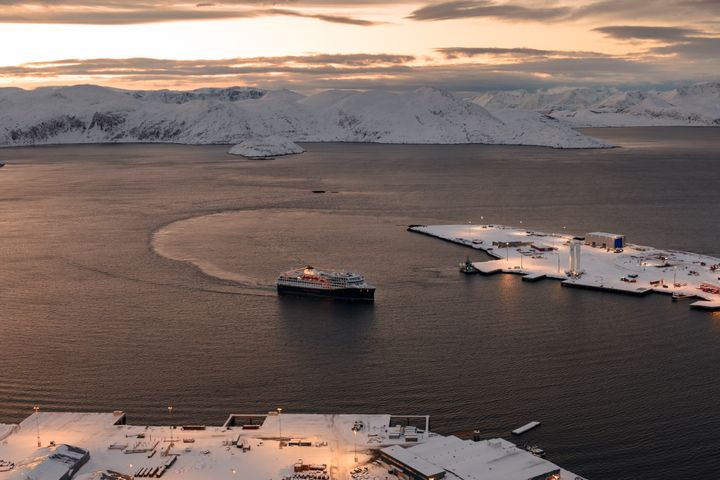 Havila Polaris arriving at Polarbase outside Hammerfest.