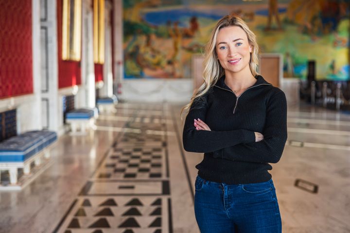 Vi lar allerede sponsorer prege navn på fotballarenaer og idrettshaller. Hvorfor ikke gjøre det samme med T-banestasjoner? spør Ingeborg Bjørnevik samferdsels talsperson for Oslo FrPs bystyregruppe.