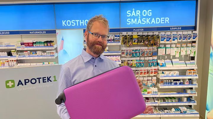 Gir råd om legemidler: Farmasøyt Eirik Rustan i Apotek 1. Foto: Silje Ensrud