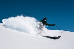 Person på ski ned en bakke i Oppdal.