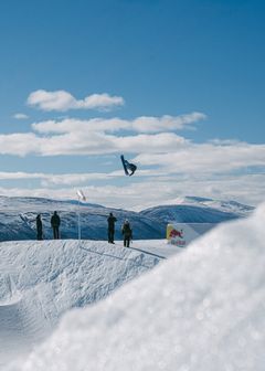 I Oppdal var noen av verdens beste og mest kreative snowboardere samlet i et nytt konkurranseformat i regi av Red Bull. Disse fasilitetene står nå klare for alle parkentusiaster.
