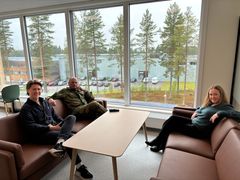 Fra venstre prosjektleder Anders Nybru Hansen garnisonssjef major Bård Thodesen og prosjektleder Tina Kalsveen