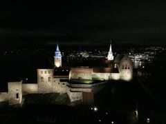 Akershus festning opplyst om natten