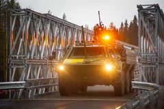 Panseret kjøretøy på bru