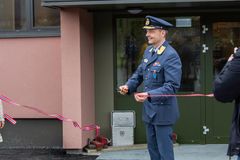 Generalmajor klipper snor ved åpning av renoverte kaserner ved Bodin leir.