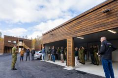 Sjef Hæren Lars Lervik var med på markeringen av 20 ferdigstilte boenheter på Setermoen.