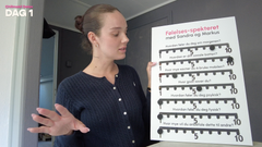 Kvinne viser en plakat med spørsmål og skalaer for å rangere følelser.