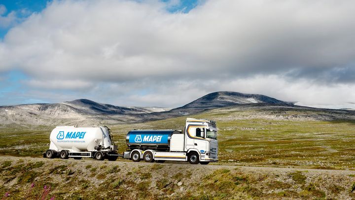 1830 KILOMETER: Ruuds Transport ville prøve sin nye batterielektriske Scania på en skikkelig langtur. Derfor kjørte de fra Nord-Odal til Alta. Her passerer de Saltfjellet på vei nordover 1830 KILOMETER: Ruuds Transport ville prøve sin nye batterielektriske Scania på en skikkelig langtur. Derfor kjørte de fra Nord-Odal til Alta. Her passerer de Saltfjellet på vei nordover