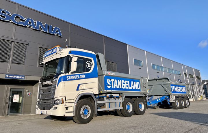 STANGELAND: Det blir flere Scania lastebiler å se hos Stangeland fremover. Sammen med SR Group og Crane Norway Group har Stangeland Gruppen skrevet ny samarbeidstale med Norsk Scania. Alle foto: Ole Johannes Jenssen/Norsk Scania