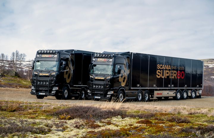 SUPER 80: Norsk Scania feirer 80 år i 2025. Det markeres med verkstedfester over hele landet. Disse to vogntogene var denne helgen i Trøndelag hvor startskuddet gikk.