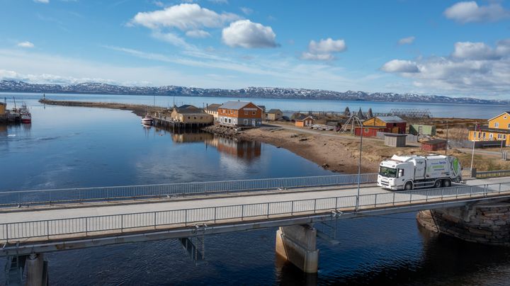 BATTERI: Masternes Gjenvinning har tatt i bruk en batterielektrisk Scania 25 L med tre kammer for å hente husholdningsavfall i Vadsø i Finnmark.