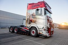 Il Tempo Gigante - nye Scania 660 S 6x4 motivlakkert med Flåklypa-tema. Bilen tilhører Haugo Spesialoppdrag