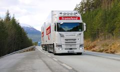 FLERE: Rundt årsskiftet vil denne dieselbilen fra selskap av fem nye elektriske lastebiler fra Scania i Transferd.  Foto: Transferd