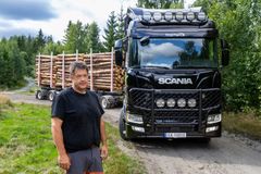 FØRST: Ole Kjetil Eidal er den første i Norge med elektrisk tømmerbil.
