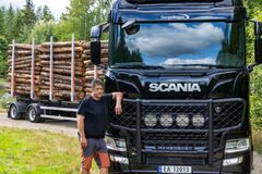 Ole Kjetil Eidal er den første i Norge med elektrisk tømmerbil.
