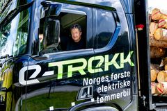 Ole Kjetil Eidal er den første i Norge med elektrisk tømmerbil.