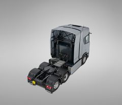 EKSTRA: Den nyte batteriene bak hytten gir 320 kilowatt ekstra energi.