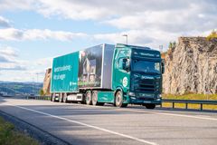 LANGT: Opp til 600 kilometer om dagen går den nye elektriske trekkvognen WoodTrans har tatt i bruk om dagen.