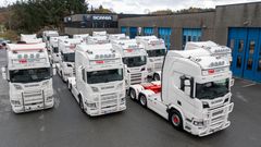 11 NYE: TNR i Haugesund har fått levert 11 nye Scania R 660 trekkvogner med tandem. De er en del av en leveranse på til sammen 18 nye lastebiler.