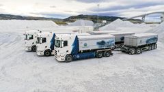 TRE LIKE: Verdalskalk tar nå i bruk tre like Scania 45 R tippbiler som skal gå med femakslede hengere og totalvekt på 70 tonn.