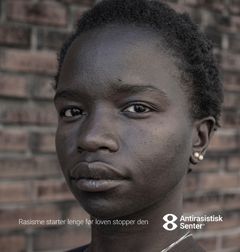 Bilde fra Antirasistisk Senters kampanje: «Rasisme starter lenge før loven stopper den»