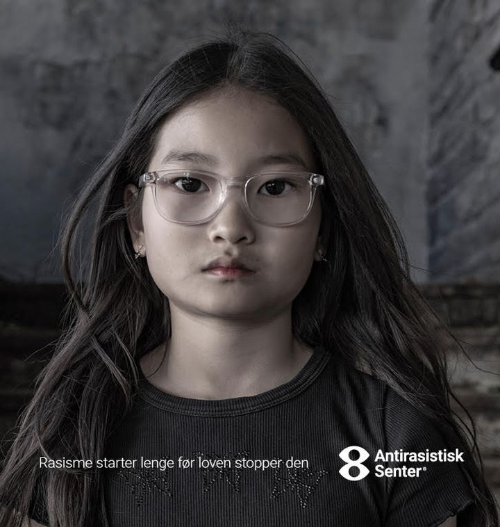 Bilde fra Antirasistisk Senters kampanje: «Rasisme starter lenge før loven stopper den»