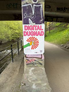 Plakat som henger ved Akerselva