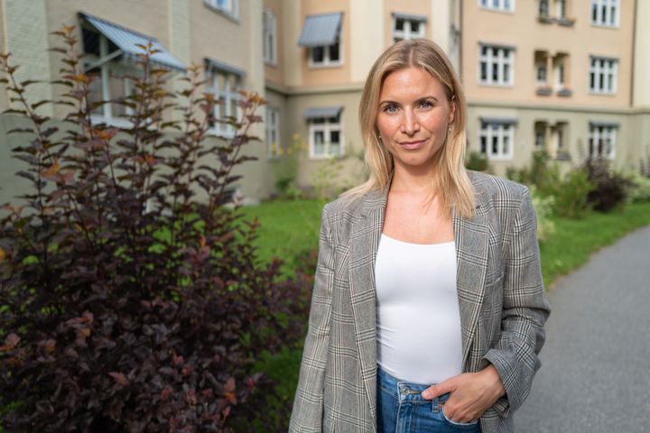 Spareøkonom Kornelia Minsaas oppfordrer til å være prisbevisst på alle produkter, også bankenes.