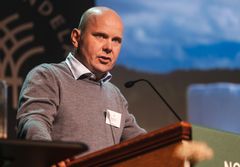 Erlend Fiskum og Norges Bondelag ber forvaltning og politikere handle nå, og at ingen kan være overrasket over at ulv og bjørn oppfører seg som rovdyr.