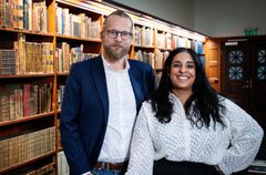 Nasjonalbibliotekar Aslak Sira Myhre og kultur- og likestillingsminister Lubna Jaffery