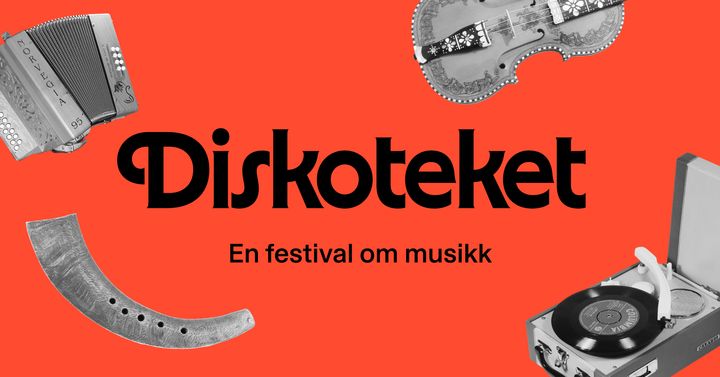 Plakat%20for%20%ABDiskoteket%BB%20%u2013%20en%20festival%20om%20musikk%2C%20med%20instrumenter%20og%20platespiller%20p%E5%20r%F8d%20bakgrunn.