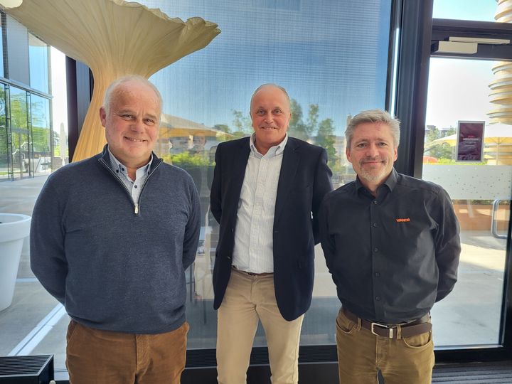 Fra venstre: Jens Timenes(Daglig leder i N.Timenes & Søn AS), Reidar Samuelsen (Adm.Dir Vianor Norge) og Frank Bauge (Business Area Manager B2B Vianor)