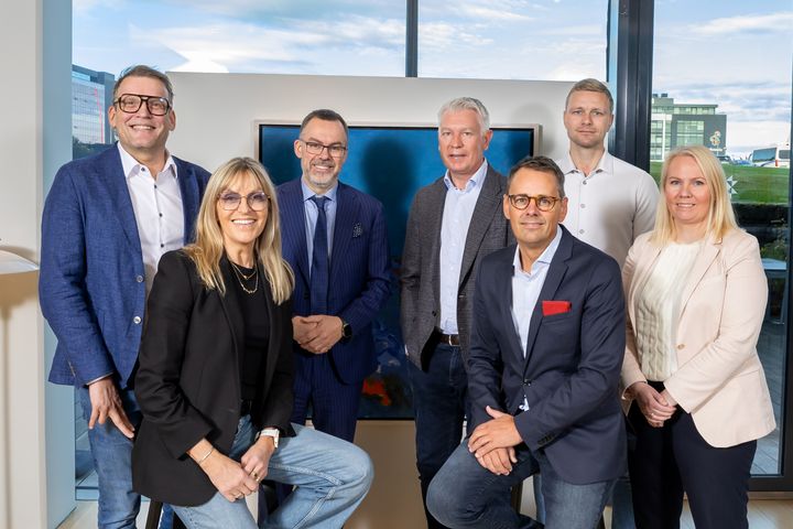Ny infrastruktur gir resultater: Den islandske boligutvikleren Reir Verk har mangedoblet salget på sine boligprosjekter. Fra venstre: Hilmar Thor Kristinsson (Reir Verk), Rannveig Eir Einarsdóttir (CEO Reir Verk), Jón Finnbogason (Managing Director, Stefnir), Sigurður Viðarsson (Country Manager, Aparta Iceland), Trond Eriksen (CCO og Co-founder, Aparta Group), Aron Pálmarsson (COO, Aparta Iceland), Kristbjörg M. Kristinsdóttir (CFO, Stefnir).