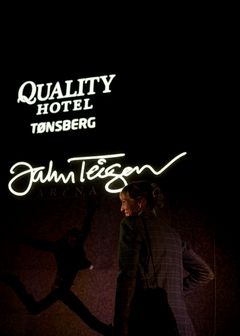 Jahn Teigens datter, Sara, var med på avdukningen av nye "Jahn Teigen Arena" på Quality Hotel Tønsberg. - Pappa hadde elsket dette, sa hun til de fremmøtte.