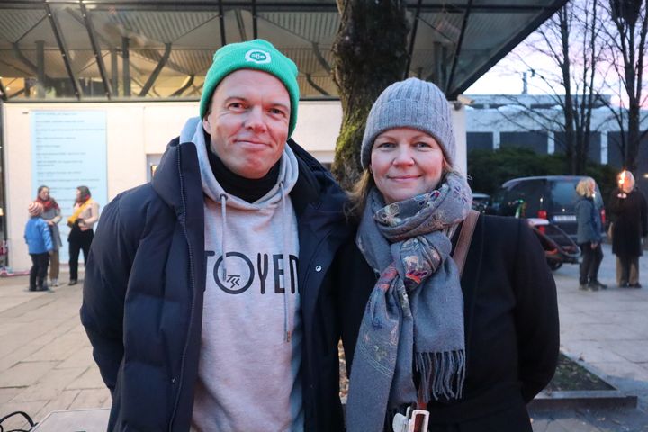 Bilde%20av%20rektorene%20p%E5%20T%F8yen%20og%20Vahl%20skole%20foran%20det%20gamle%20Munchmuseet%20p%E5%20T%F8yen