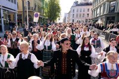 17. maifeiring med Leikarringen BUL Oslo. Foto: Kulturfotografen Thor Hauknes